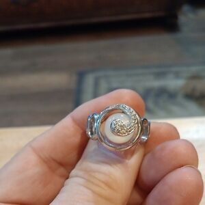 Elegant Silver Swirl Ring